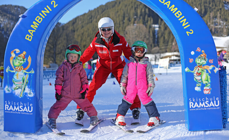 Alpine Ski School Ramsau - Impression #2.5 | © Kinder mit Skilehrer | Alpincenter Dachstein