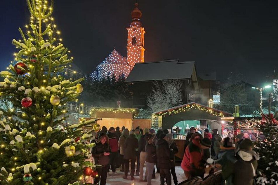 Adventmarkt am Schlossplatz - Impression #1 | © Petra Wieser