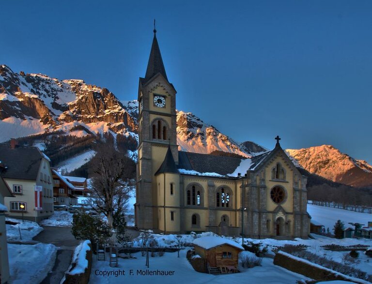 Kirche mit Sonnenuntergang vom App.2.Stock aus fot